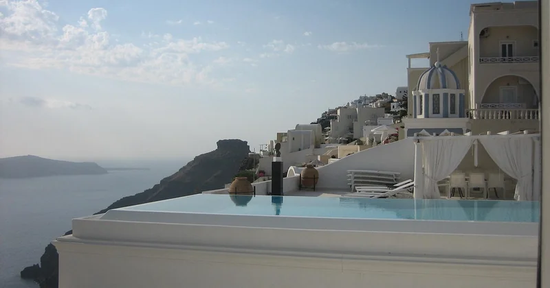 What do hotels do for honeymooners?